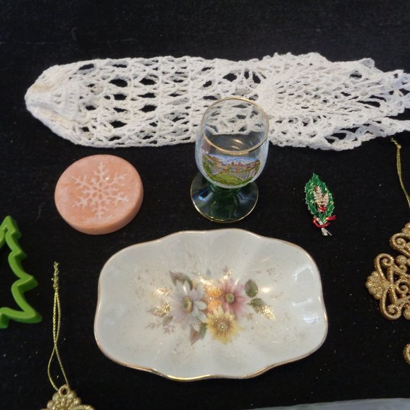 COQUETTE SOAPDISH EURO GLASS DRY FL CHRISTMAS STUFF ETC LOT - Picture 8 of 9